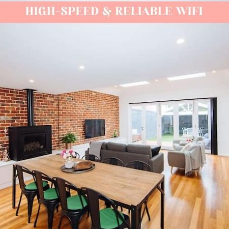 Sensational Renovated Cottage In Beautiful Seddon Melbourne Exterior photo