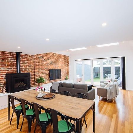 Sensational Renovated Cottage In Beautiful Seddon Melbourne Exterior photo