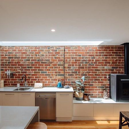 Sensational Renovated Cottage In Beautiful Seddon Melbourne Exterior photo