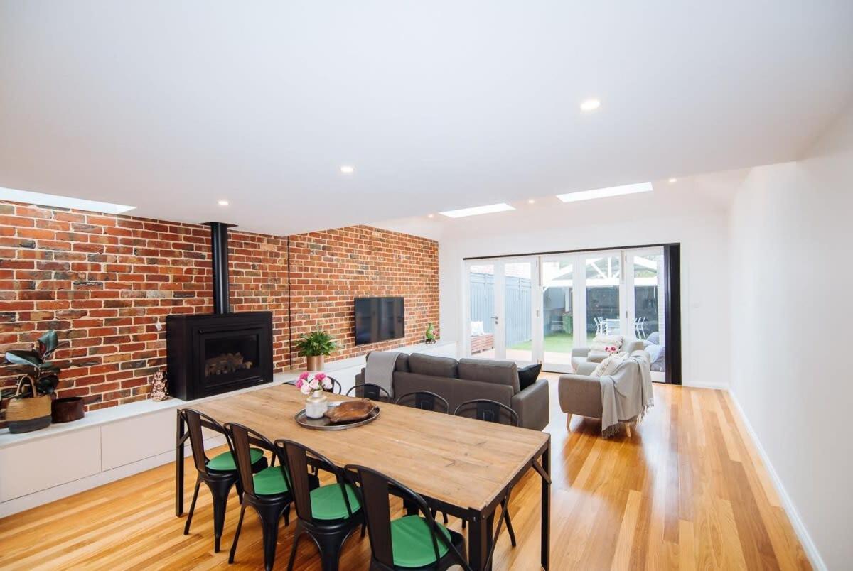 Sensational Renovated Cottage In Beautiful Seddon Melbourne Exterior photo