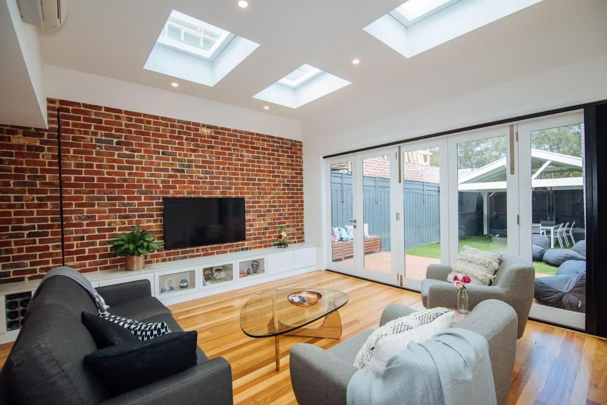 Sensational Renovated Cottage In Beautiful Seddon Melbourne Exterior photo